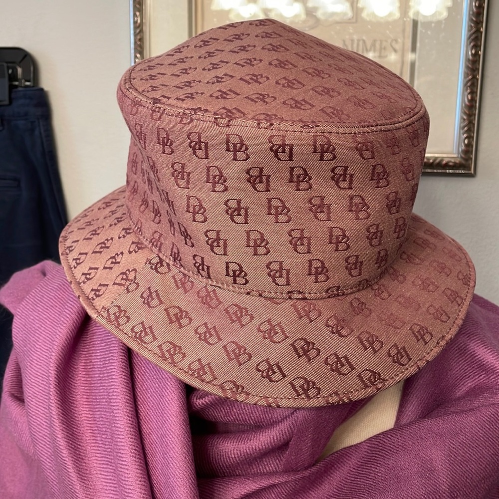Dooney & Bourke Purple all Over Signature logo bucket hat size M